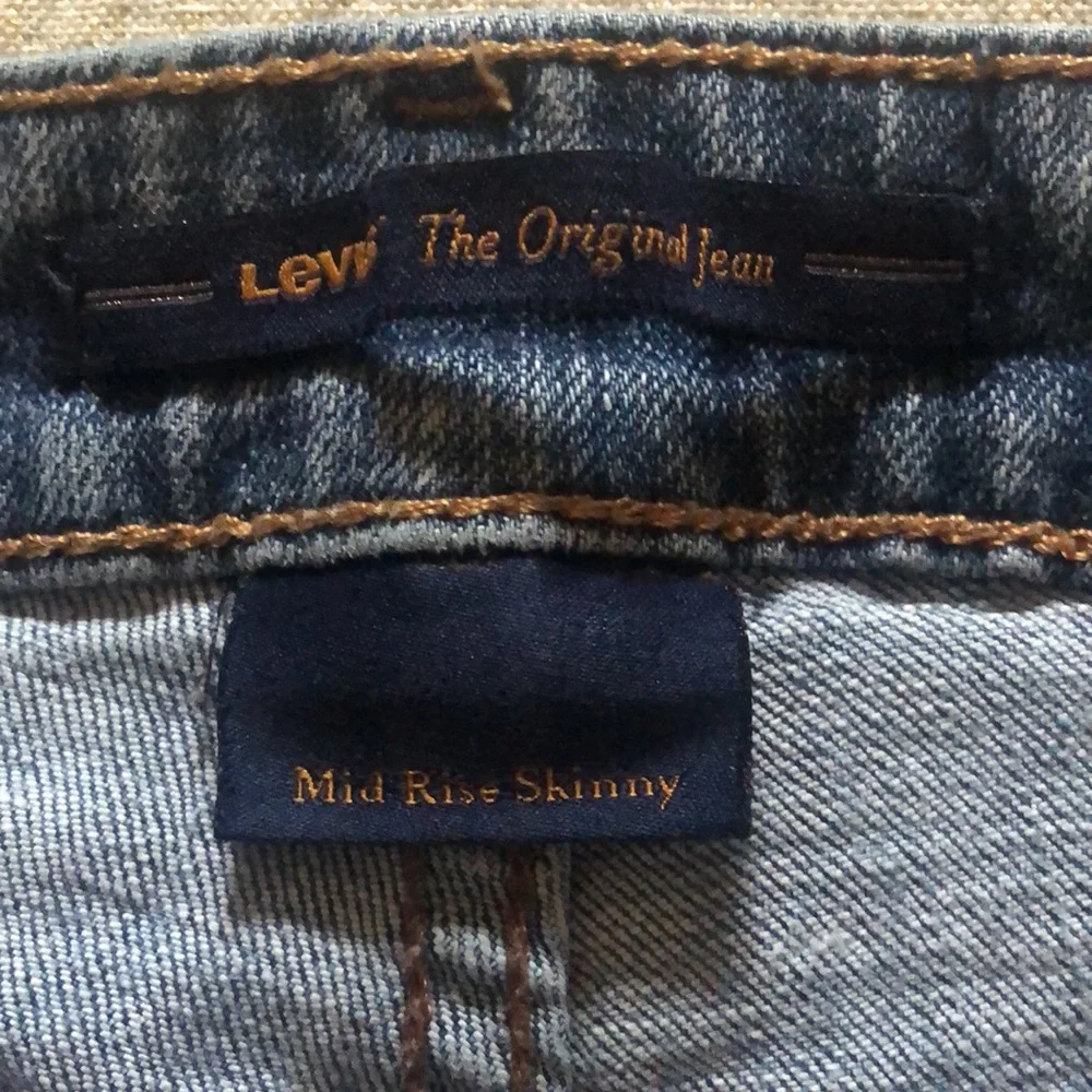 Levi’s Original Mid Rise Skinny Jeans - Picture 4 of 5